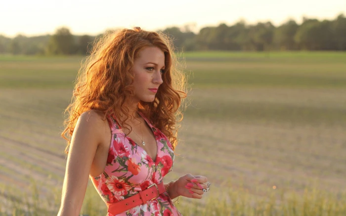 curly hair blake lively actress hollywood