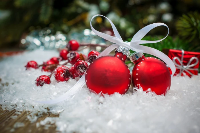two red baubles ornaments winter snow decoration holiday 2k 4k 5k