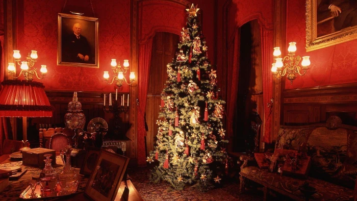 Christmas interior design green white and red christmas tree