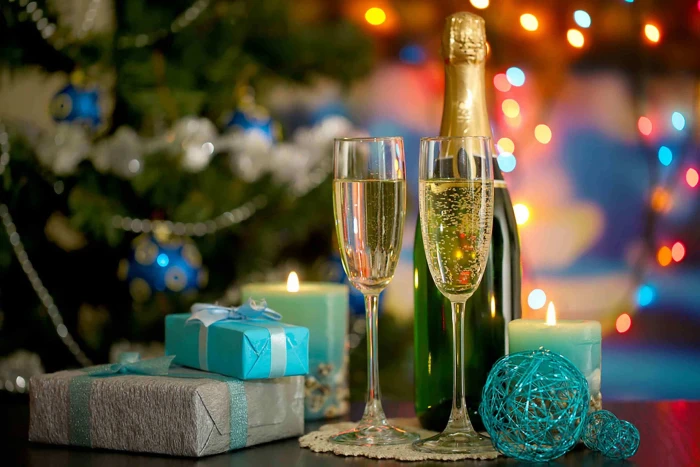 green champagne bottle and two drinking glasses winter decoration 2k