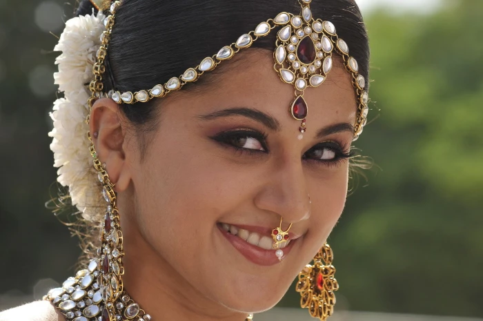actress babe bollywood model tapsee 2k