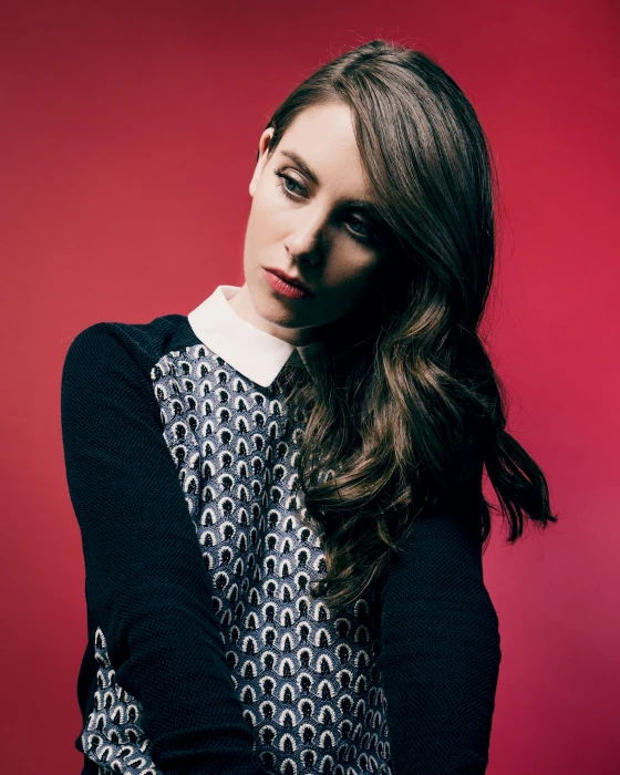 actress women Alison Brie simple background red