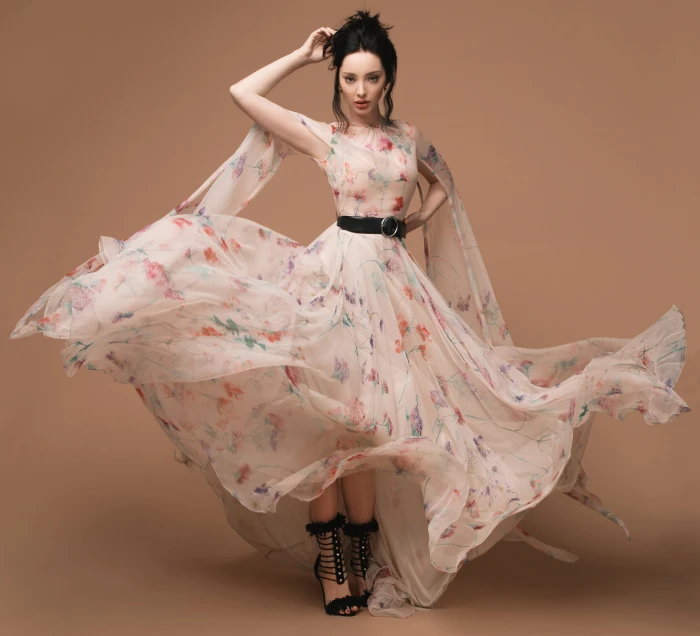 Actresses Emma Dumont American Black Hair 2k