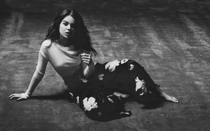 Actresses Hailee Steinfeld Black amp; White