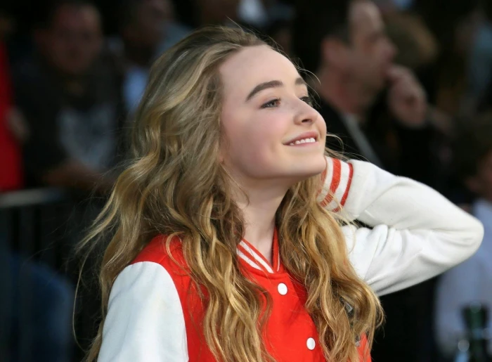 Actresses Sabrina Carpenter hair happiness smiling emotion