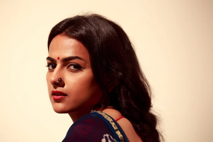 Actresses Shraddha Srinath Bindi Face