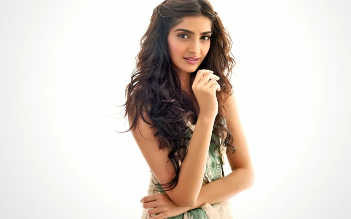 Actresses Sonam Kapoor Brown Eyes Brunette Indian Woman