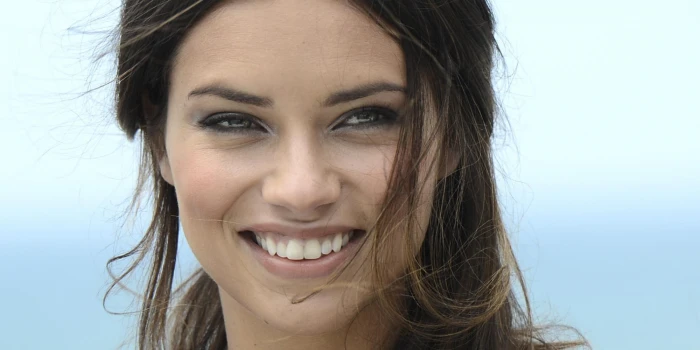 adriana lima model actress smile woman's face 2k