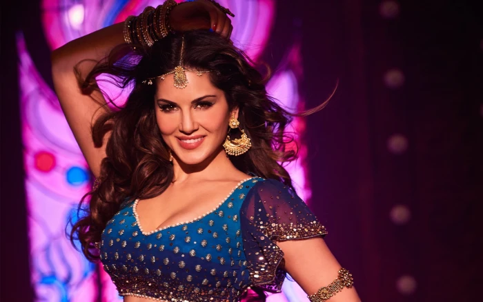 Adults Sunny Leone Actress Bollywood Brown Eyes Brunette
