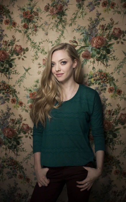 Amanda Seyfried actress blonde women celebrity looking at viewer 2k