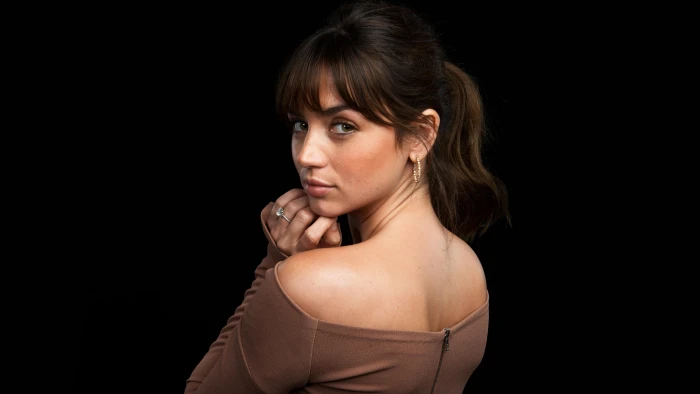 Ana de Armas actress simple background women looking over shoulder 2k 4k 5k