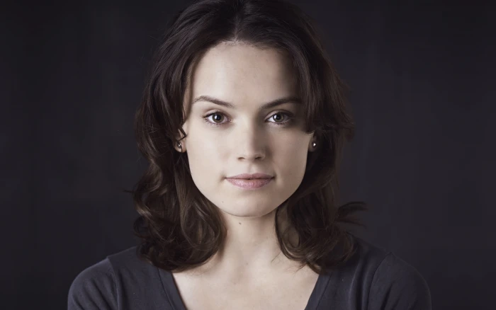 Daisy Ridley actress brunette women celebrity looking at viewer 2k 4k 5k