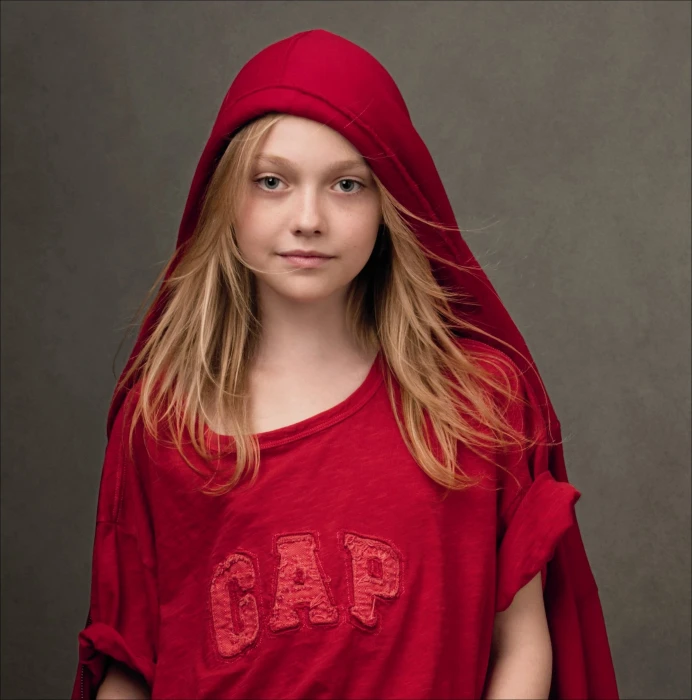 girl's red mantle dress Dakota Fanning hoods blonde actress 2k