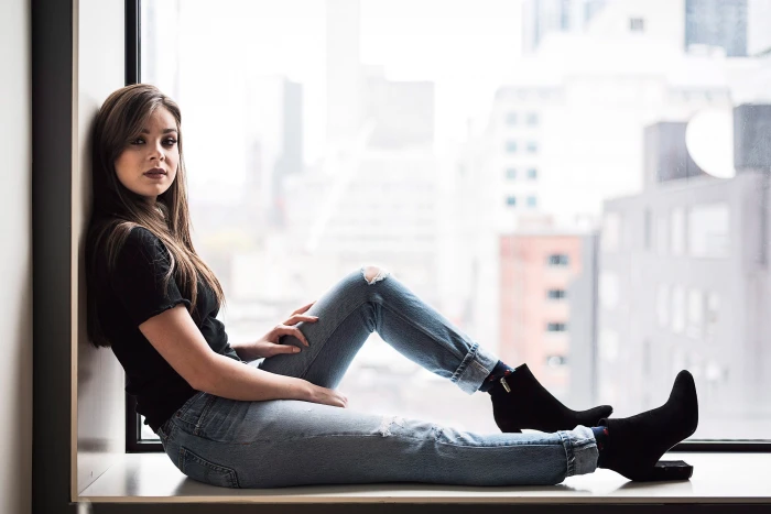 Hailee Steinfeld women singer actress brunette dark hair 2k