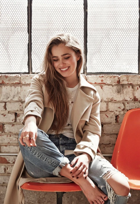 Haley Lu Richardson women brunette green eyes smiling face