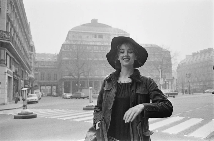 Isabelle Adjani actress women monochrome millinery city