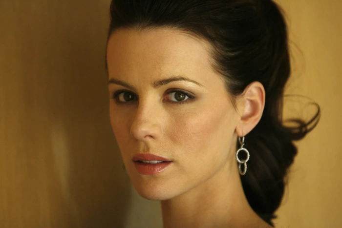 Kate Beckinsale women actress face brunette portrait looking at viewer 2k