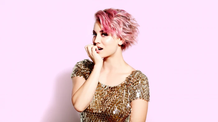 Kaley Cuoco American actress studio shot beauty beautiful woman 2k