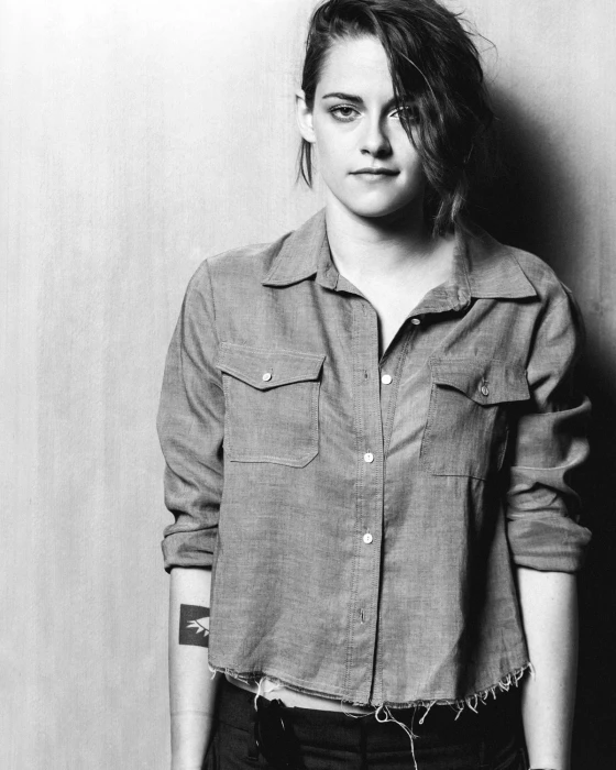 Kristen Stewart women actress looking at viewer one person