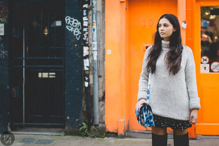 Naomi Scott actress brunette women street standing