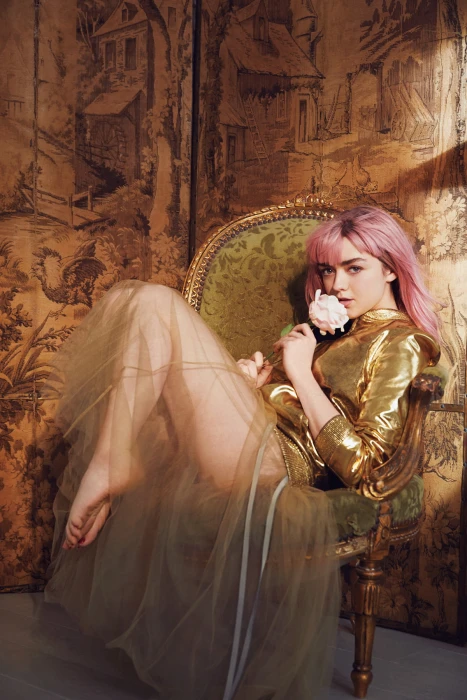 Maisie Williams actress women pink hair barefoot painted toenails