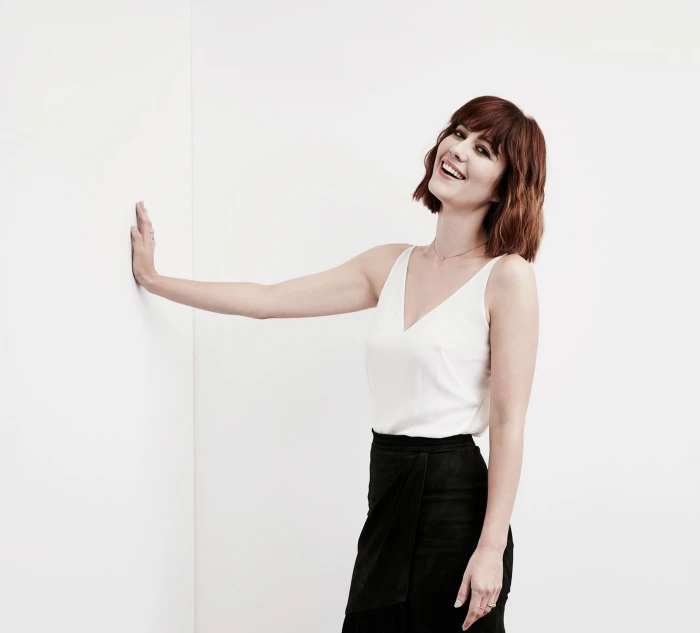 Mary Elizabeth Winstead simple background celebrity actress