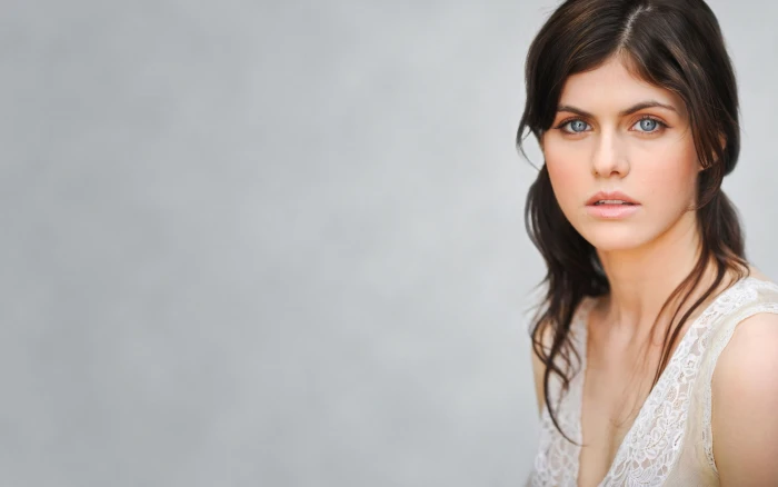 women Alexandra Daddario actress celebrity brunette simple background 2k