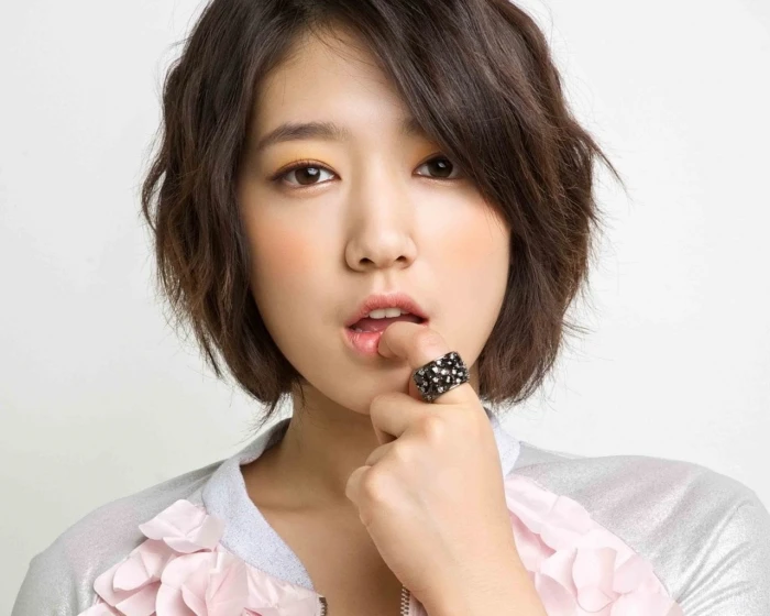 woman's face Korean actress Park Shin hye Asian brunette