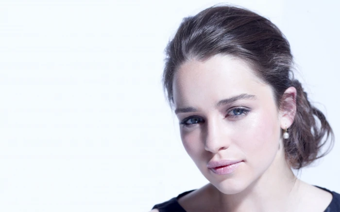 women Emilia Clarke actress brunette blue eyes smiling 2k