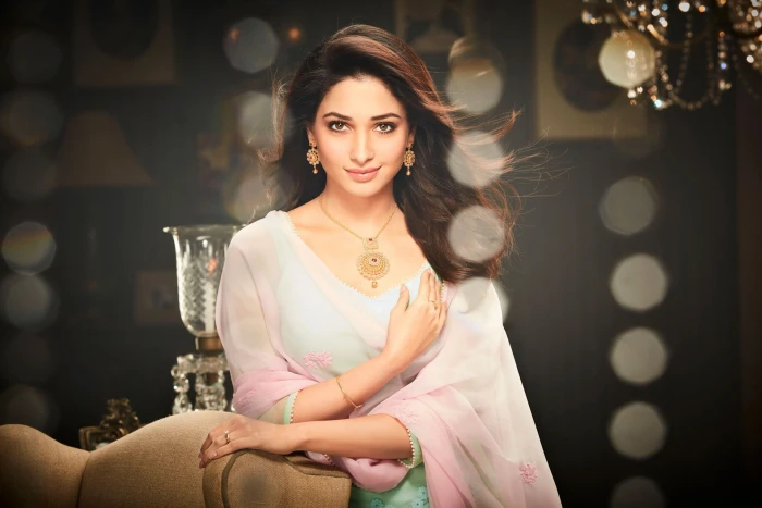 women model saree necklace red lipstick actress indian