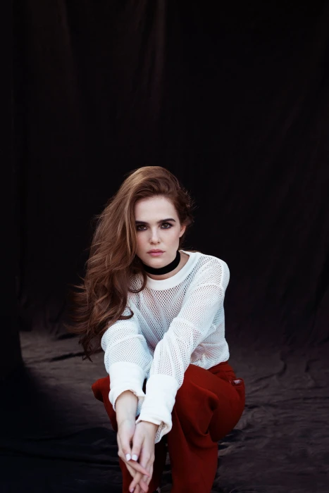 Zoey Deutch brunette celebrity looking at viewer actress 39