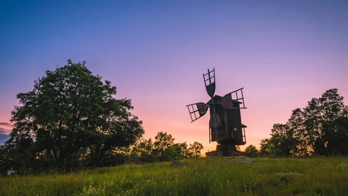Windmill windmill keep on turning