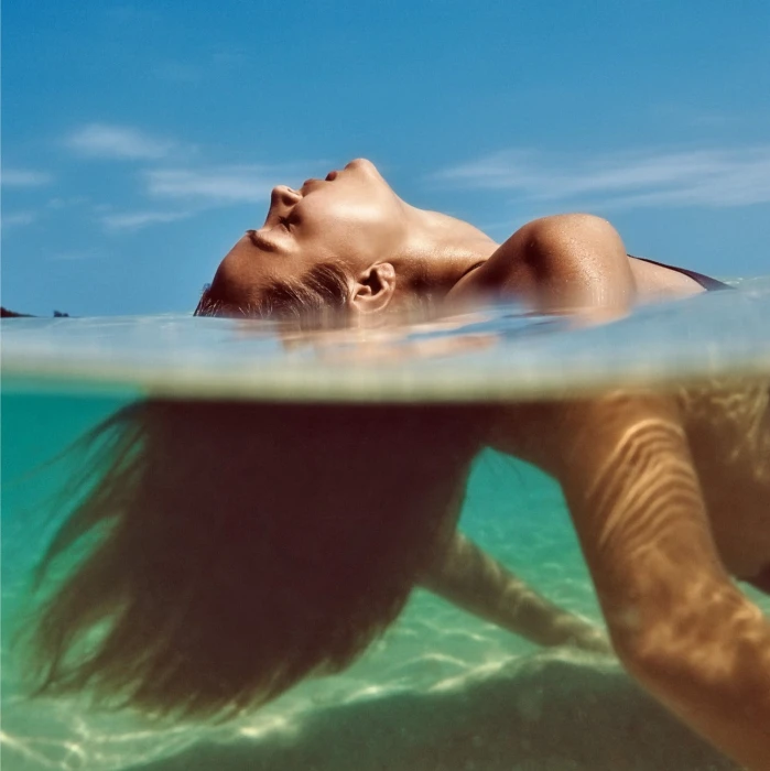 women model beach Josephine Skriver closed eyes underwater
