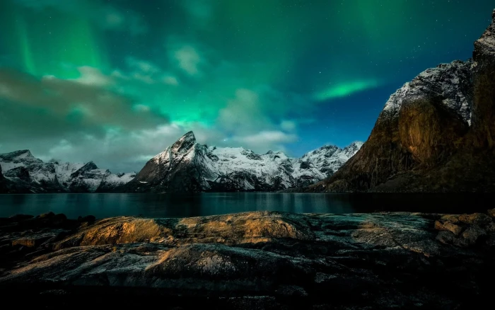 aurora borealis nature lake mountains Norway scenics 2k