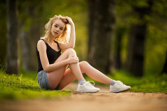 women's black tank top and blue denim short shorts blonde hands on head 2k