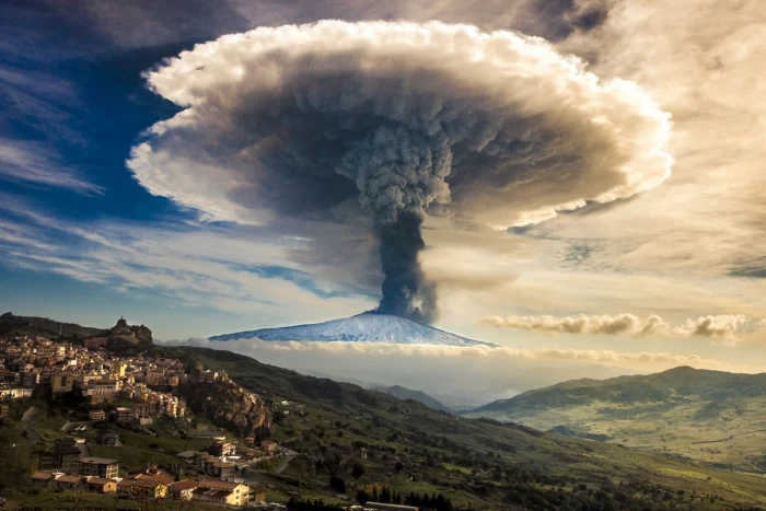 volcano eruption nature Sicily Italy snowy peak mushroom 2k