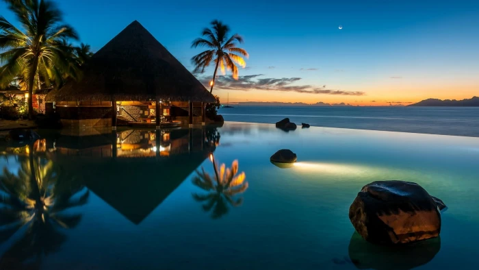 Moon sunset resort palm trees reflection bar blue swimming pool 2k