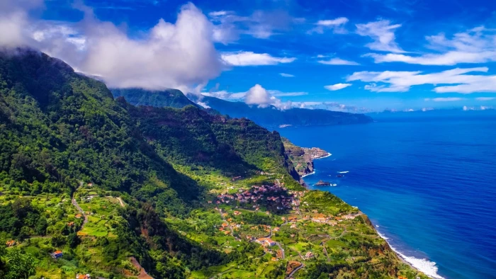 tourism europe blue ocean water bay mountain cloud 2k