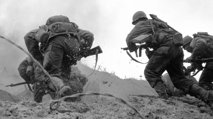 World War II people beach soldier Omaha Beach 2k