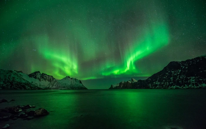 Aurora Borealis Northern Lights Lake Reflection Stars Night Green Mountains HD 2k