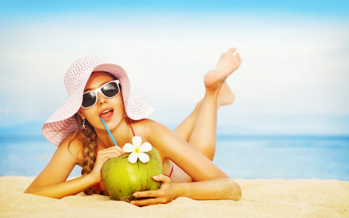 pic girl trip holiday beach water vacations 2k