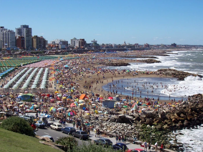 Beach and Crowd at Mar Del Plata Argentina beaches photos 2k