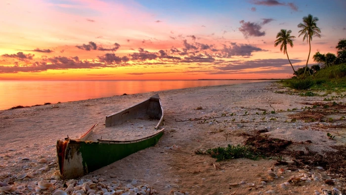 The sunset beach scenery the sea broken boat red clouds 2k