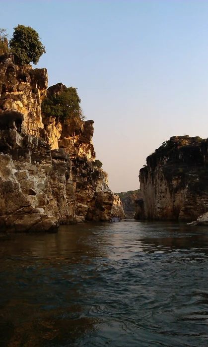 narmada water river wall deep landscape wilderness scenery 2k