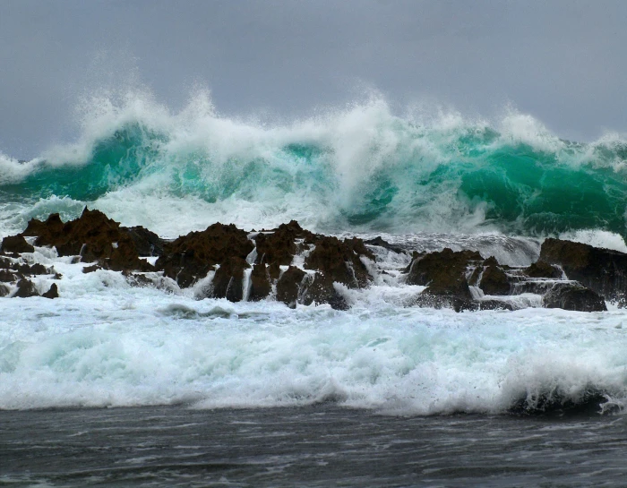 water waves rocks storm sea foam motion power in nature 2k