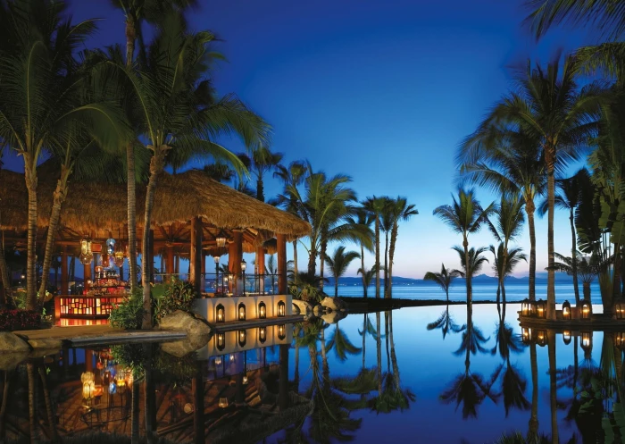 evening swimming pool palm trees resort sea beach reflection 2k