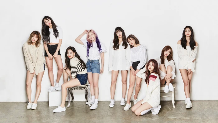 K pop Twice korean women Asian white shoes shorts group of 39 2k