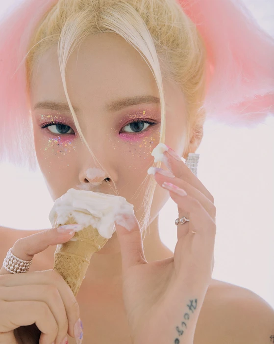 Heize K pop singer Korean women Vogue magazine 2k