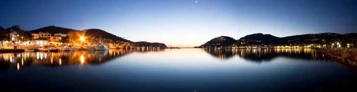 panorama photography of sea between the lighted houses Canon D 2k 4k 5k