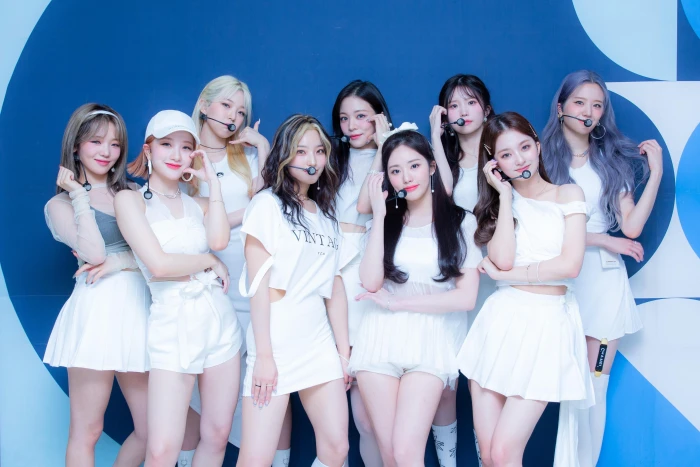 fromis 9 K pop white clothing black hair blonde Noh Jisun 2k 4k